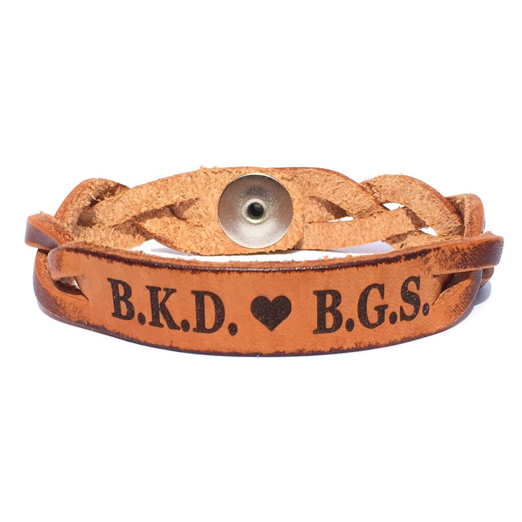 Personalisierte Paar Initialen Gravierte Leder Geflochtenarmband Personalisierte Paar Initialen Gravierte Leder Geflochtenarmband von LoveChirpGifts