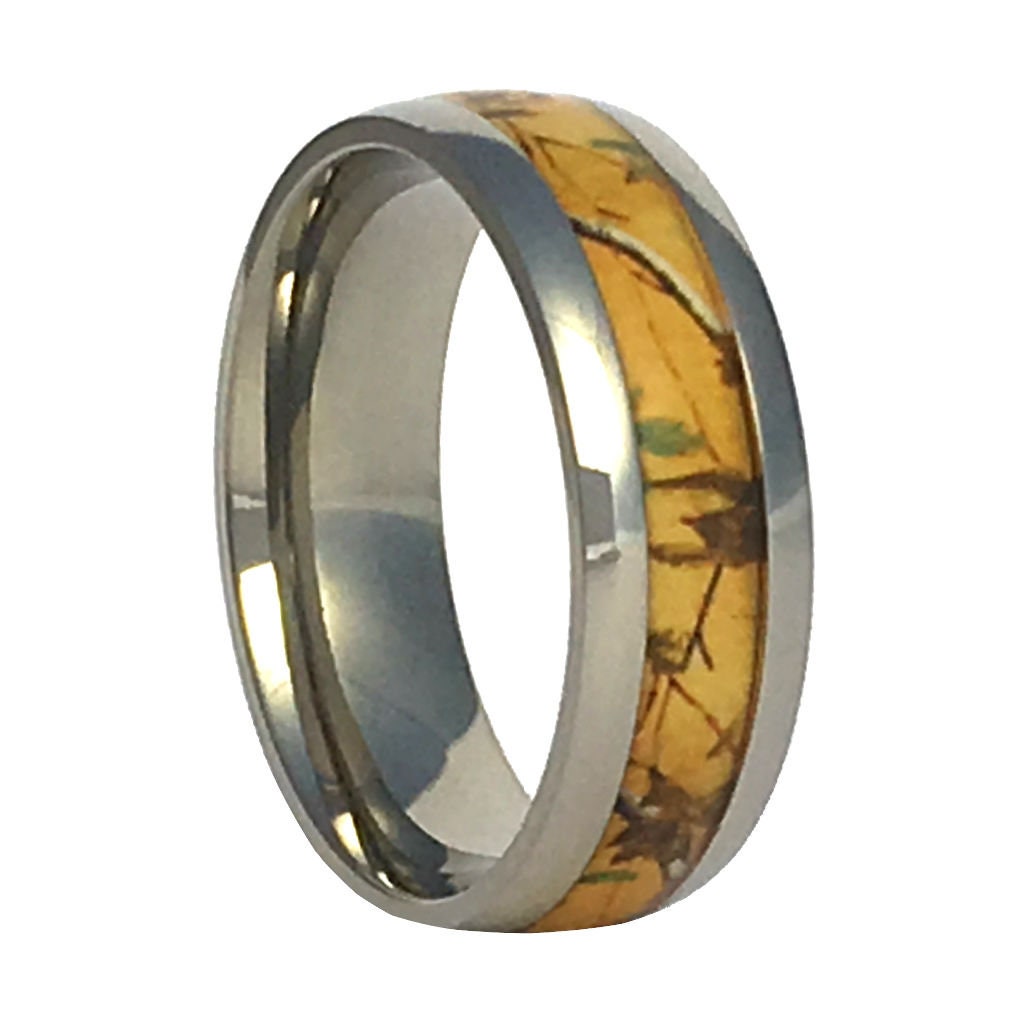 Ring Aus Titanium Gold Camo Ring Aus Titanium Gold Camo von LoveChirpGifts