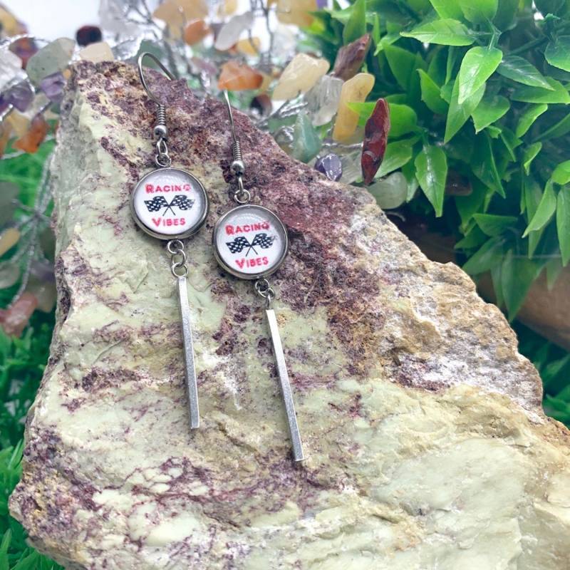 Racing Vibes 12mm Edelstahl Ohrringe, Fans, Checker Flag Sportschmuck, Unisex Schmuck, Geschenke Unter Zehn Dollar Racing Vibes 12mm Edelstahl Ohrringe, Fans, Checker Flag Sportschmuck, Unisex Schmuck, Geschenke Unter Zehn Dollar von LoveConfession