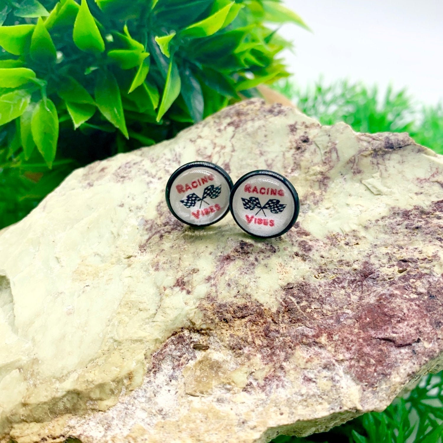 Racing Vibes Schwarz 12mm Ohrstecker, Checker Flag Fan Sport Schmuck, Unisex Geschenke Unter Zehn Dollar von LoveConfession