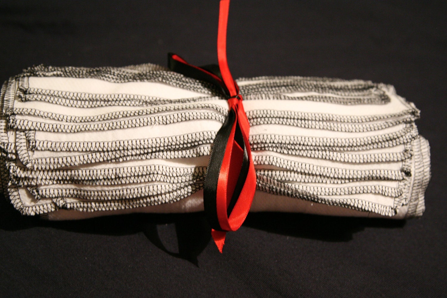 12 Weisse Servietten Mit Schwarz Oder Grau Getrimmten Rg Unpaper-Tüchern Wiederverwendbar von LoveForEarth