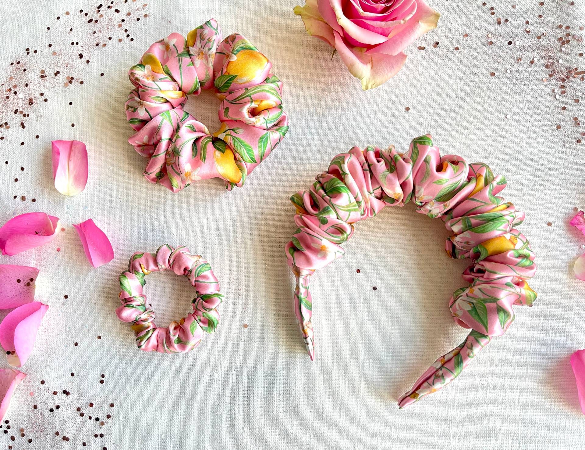 Liberty Silk Scrunchie Krone Gerafftes Haarband Stirnband Rüschen-Geschenk Braut Mit Geschenkverpackung & Nachricht von LoveFromUKbyScarlett