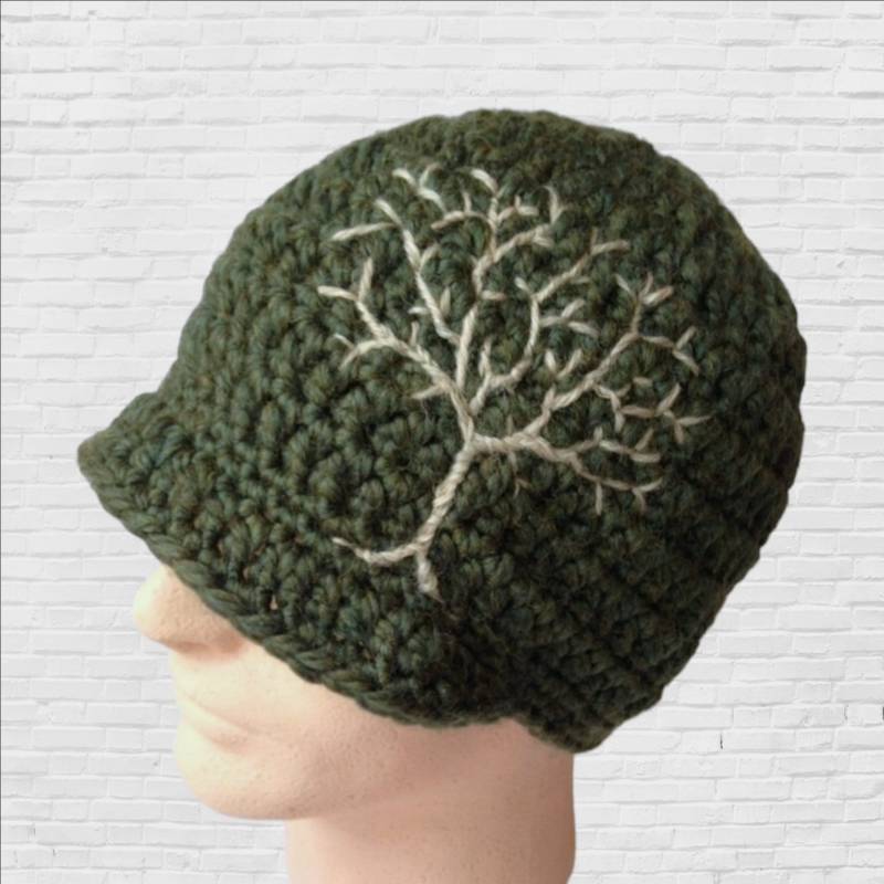 Bestickter Lebensbaum Beanie Wintermütze Aus Wollmischung in Olivgrün von LoveFuzz