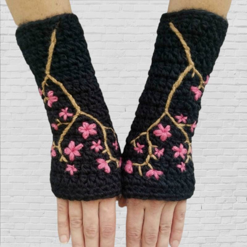 Fingerlose Armstulpen Aus Wolle Mit Kirschblüten-stickerei von LoveFuzz