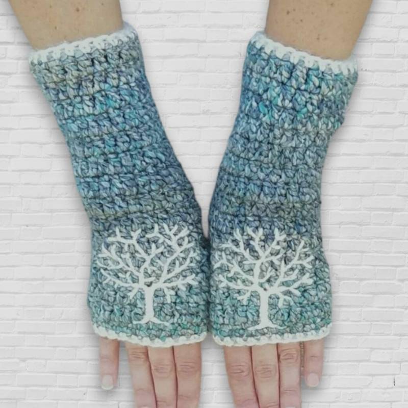 Armstulpen Mit Baum Des Lebens Stickerei, Fingerlose Handschuhe, Geschenke Für Frauen, in Creme Und Blau, Lovefuzz, Gehäkelte Armstulpen Mit Baum Des Lebens Stickerei, Fingerlose Handschuhe, Geschenke Für Frauen, in Creme Und Blau, Lovefuzz, Gehäkelte von LoveFuzz