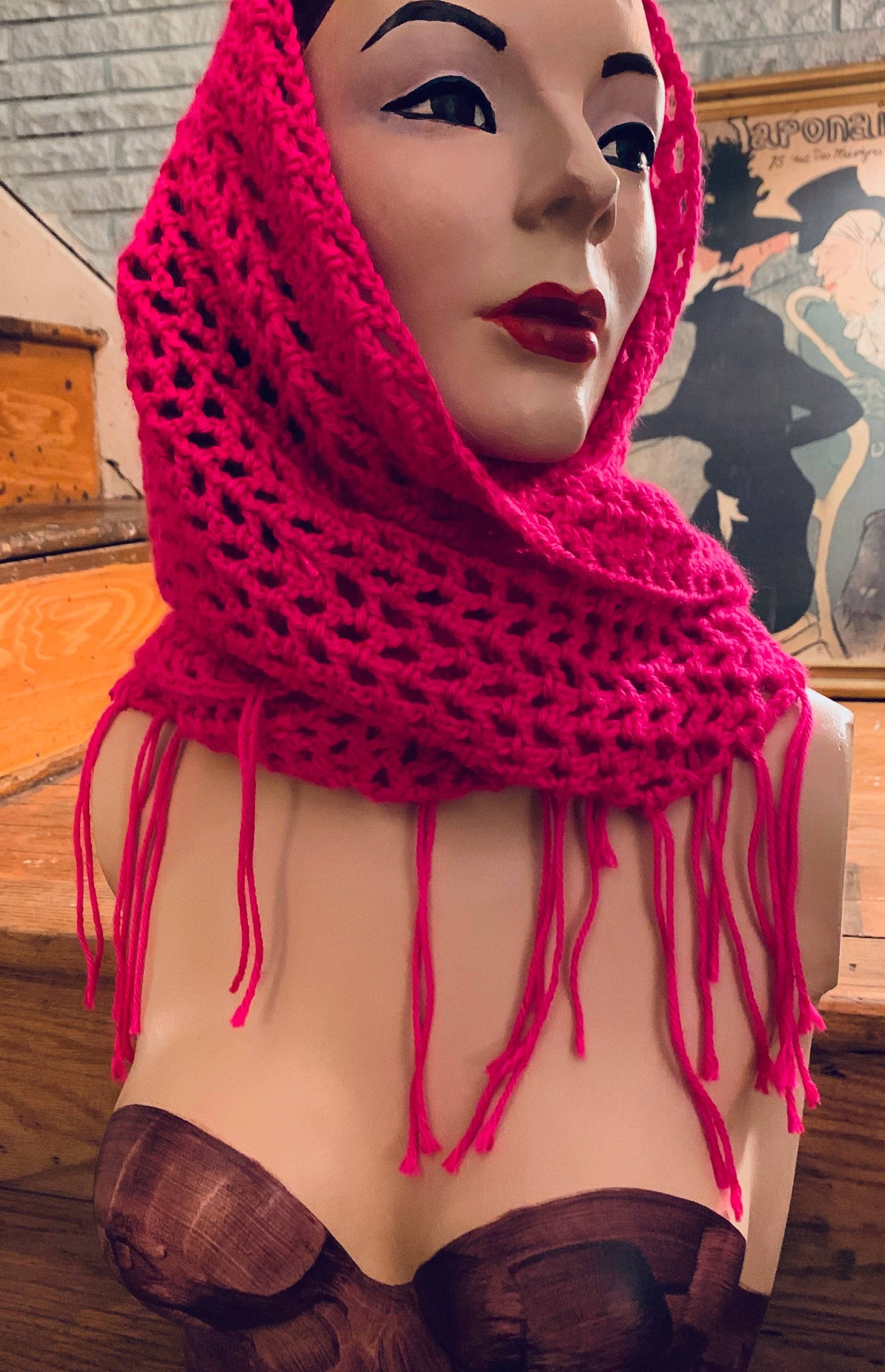 Olivia - Häkel-Netz Dreieckstuch Sarong Mit Fransen, Neon Pink von LoveHoboChic