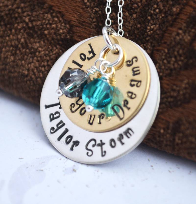 Folgen Sie Ihren Träumen Halskette, Personalisierte Graduierung High School College von LoveItPersonalized