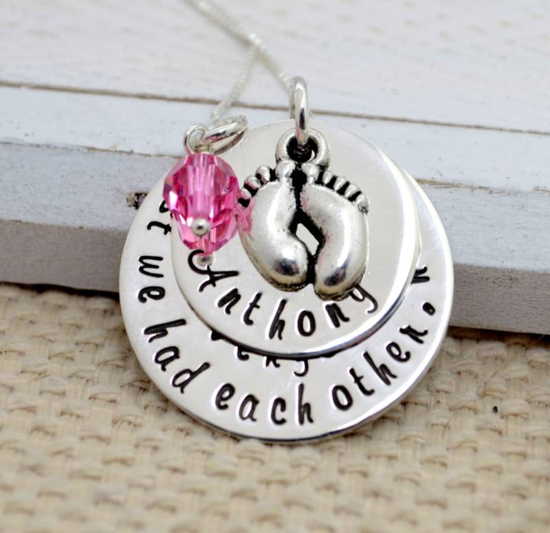 Mutter Halskette, Baby Füße Personalisierte Zuerst Hatten Wir Uns, Jetzt Haben Alles Mutter Halskette, Baby Füße Personalisierte Zuerst Hatten Wir Uns, Jetzt Haben Alles von LoveItPersonalized