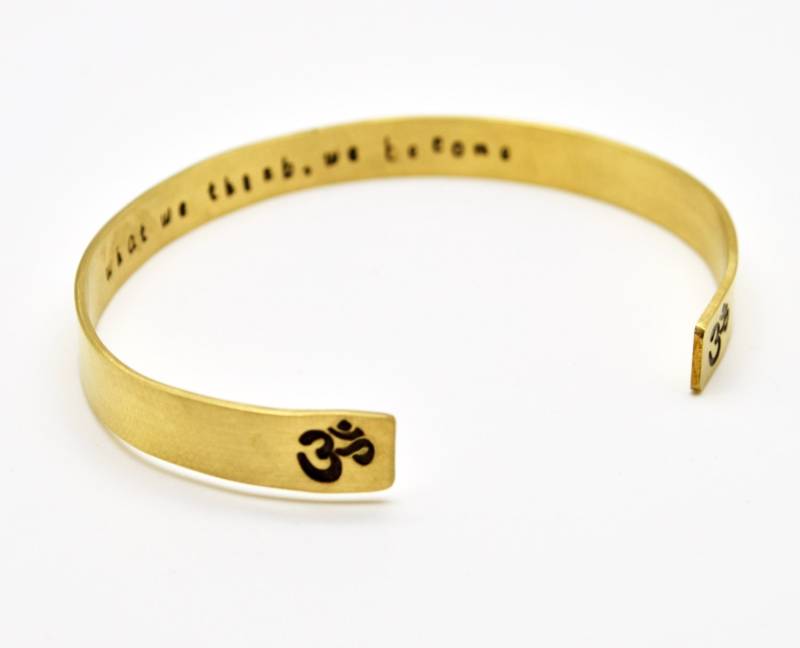 Om Armband, Messing Manschette Ohm Yoga, Aum, Yoga Schmuck, Om, Benutzerdefinierte Versteckte Geheime Nachricht Armband Om Armband, Messing Manschette Ohm Yoga, Aum, Yoga Schmuck, Om, Benutzerdefinierte Versteckte Geheime Nachricht Armband von LoveItPersonalized