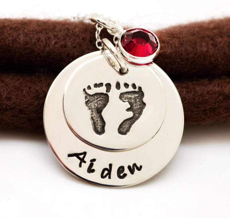 Personalisierte Fußabdruck Halskette, Mama Mütter Werdende Mutter Geschenk, Name Birthstone Halskette von LoveItPersonalized