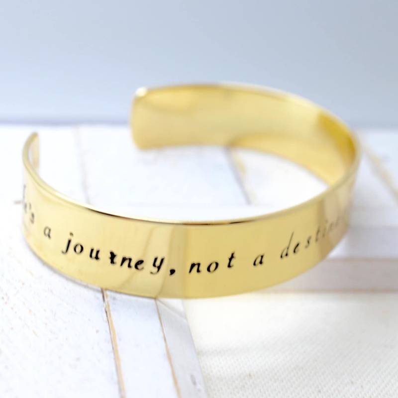 Personalisiertes Messing Manschetten Armband - Das Leben Ist Eine Reise Geschenk Für Graduierte Graduierte Inspirierendes Individuelles von LoveItPersonalized