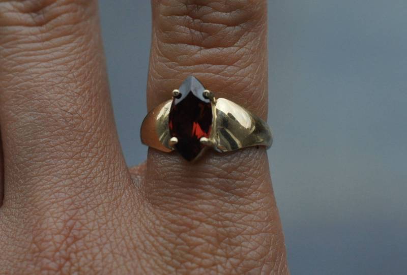 10K Solid Gold Granat Ringe - Vintage Größe 5, 75 Marquis Cut Solitär Ring Verlobungsring Geburtsstein 10K Solid Gold Granat Ringe - Vintage Größe 5, 75 Marquis Cut Solitär Ring Verlobungsring Geburtsstein von LoveJewelryByJ