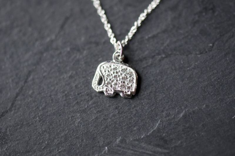 Mini Silber Elefantenkette An Zarter Sterling Silber Kette, Micro Pave Elefantenkette, Elefant Charm von LoveJewelryByJ