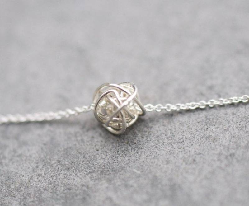 Petite Anti-Tarnish Liebesknoten Halskette, Argentium Sterling Silber Liebesknoten, Knotenkette 925 Silber, Layering Halskette Petite Anti-Tarnish Liebesknoten Halskette, Argentium Sterling Silber Liebesknoten, Knotenkette 925 Silber, Layering Halskette von LoveJewelryByJ