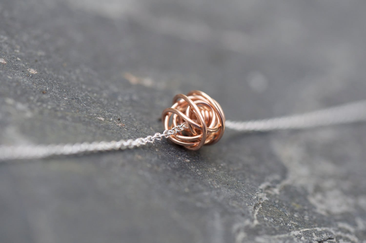 Petite Rose Gold Liebe Knoten Auf Rose Gold Knoten, Rosa Halskette, Schichtung Halskette Petite Rose Gold Liebe Knoten Auf Rose Gold Knoten, Rosa Halskette, Schichtung Halskette von LoveJewelryByJ