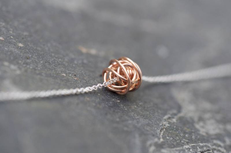 Petite Rose Gold Liebe Knoten Auf Rose Gold Knoten, Rosa Halskette, Schichtung Halskette von LoveJewelryByJ