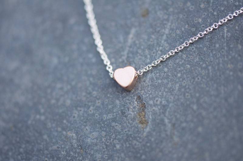 Rose Gold Herz Halskette Auf Zarte Silber Kette Moderne, Alltägliche Halskette, Rosa Zierliche von LoveJewelryByJ
