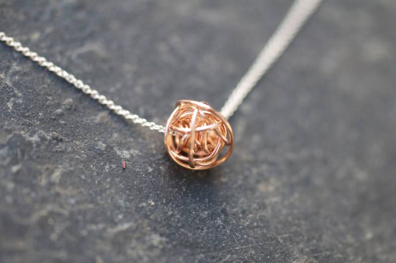 Rose Gold Knoten Auf Kette, Liebe Halskette, Moderne Liebe, Brautjungfer Halskette Rose Gold Knoten Auf Kette, Liebe Halskette, Moderne Liebe, Brautjungfer Halskette von LoveJewelryByJ