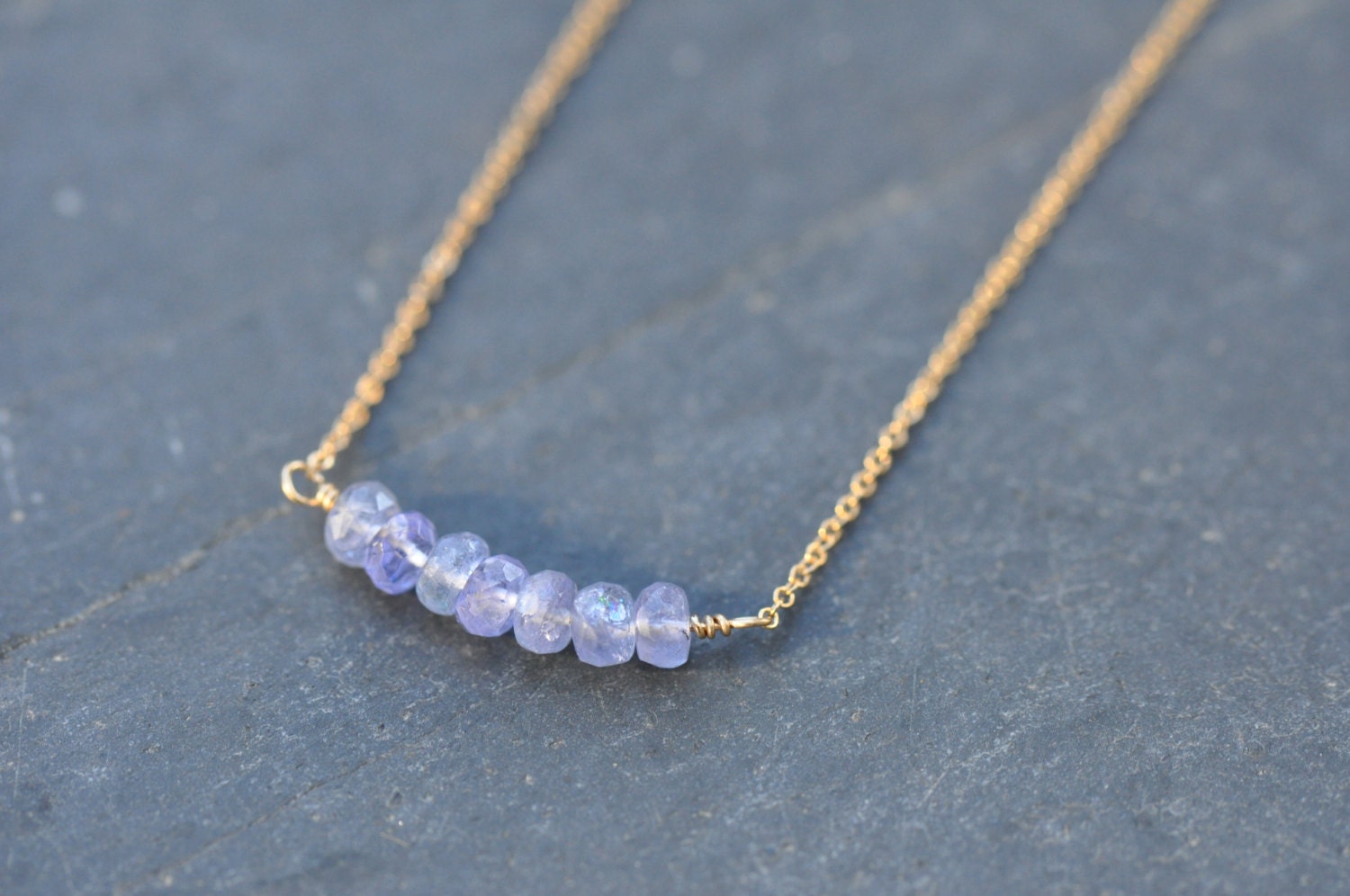 Tansanit Bar Gold Halskette, Dezember Geburtssteine Benutzerdefinierte Halskette Tansanit Bar Gold Halskette, Dezember Geburtssteine Benutzerdefinierte Halskette von LoveJewelryByJ