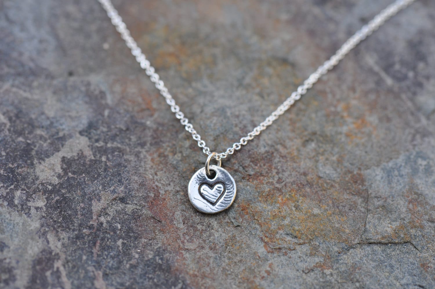 sterling Silber Herz Charm Halskette An Kette, Zierliche sterling Silber Herz Charm Halskette An Kette, Zierliche von LoveJewelryByJ