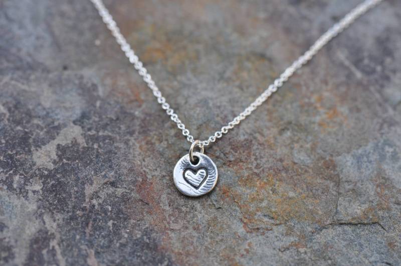sterling Silber Herz Charm Halskette An Kette, Zierliche sterling Silber Herz Charm Halskette An Kette, Zierliche von LoveJewelryByJ