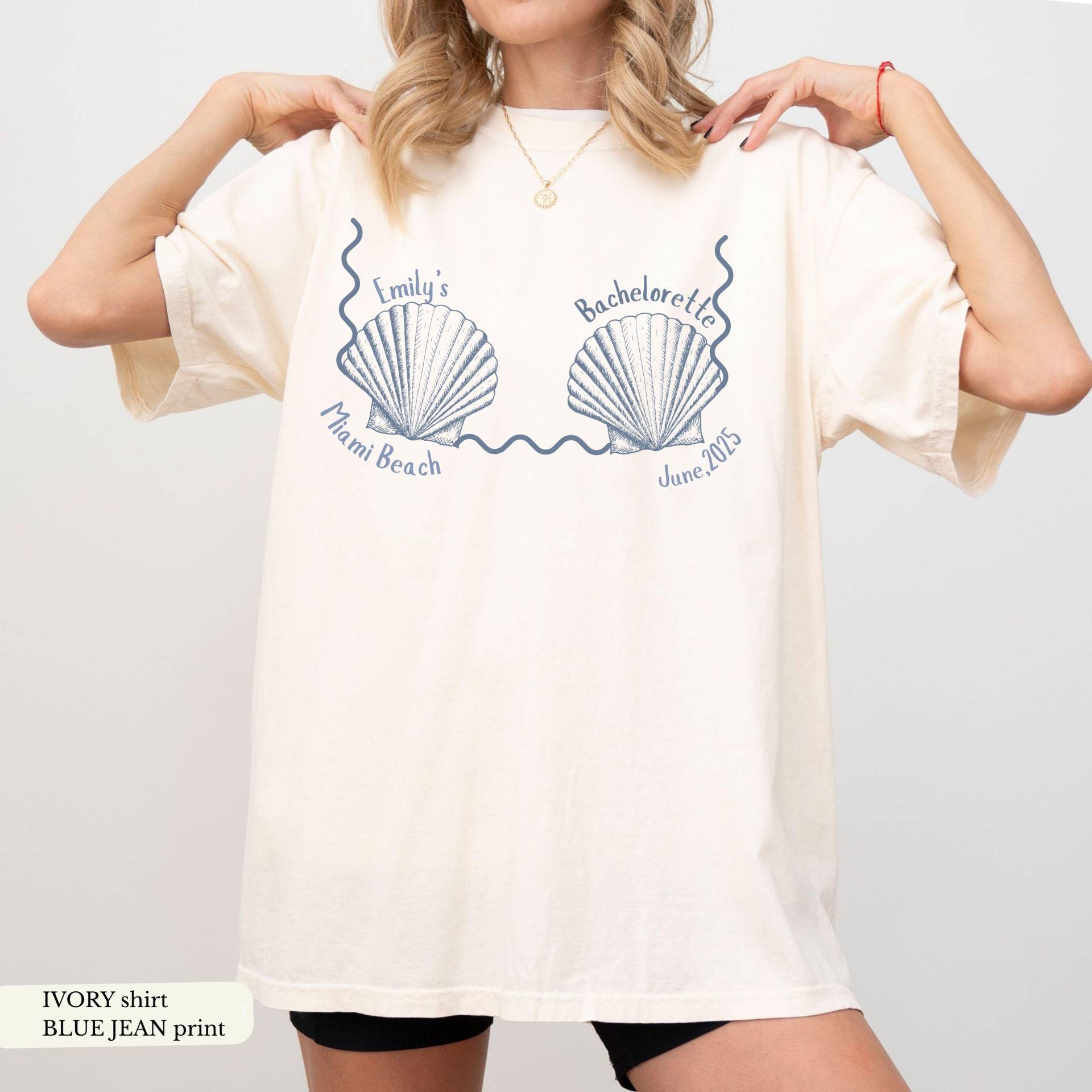 Personalisiertes Strand Junggesellinnenabschied Shirt Küsten Brautparty T-Shirt Personalisiertes Strand Junggesellinnenabschied Shirt Küsten Brautparty T-Shirt von LoveLaceArtSTUDIO