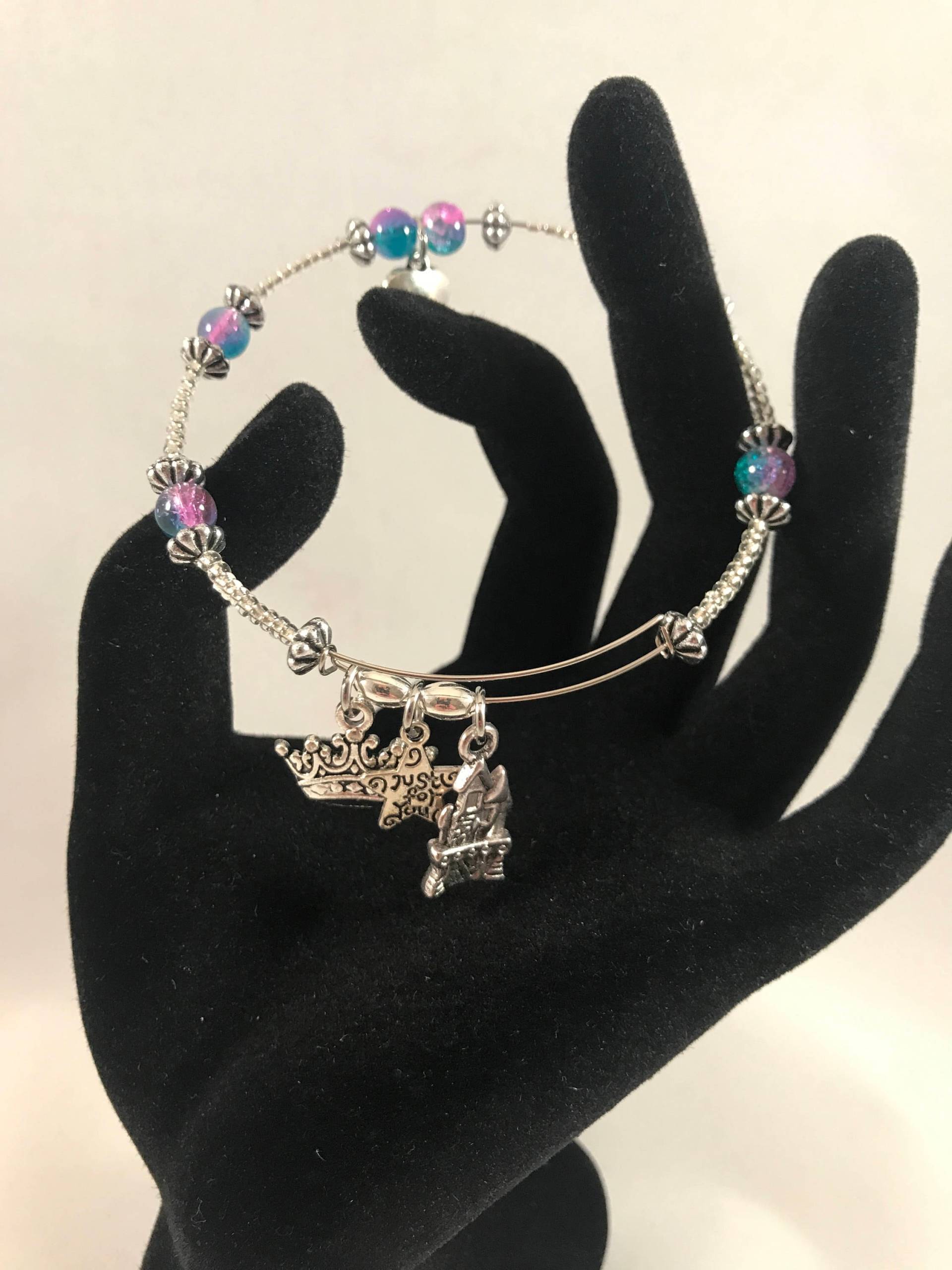 Mehrfarbige Perlen Einzelne Stapelbar Memory Wire Armband - Herz Mit Strass, Krone, Schloss, Nur Für Sie Star Prinzessin von LoveLeeBling