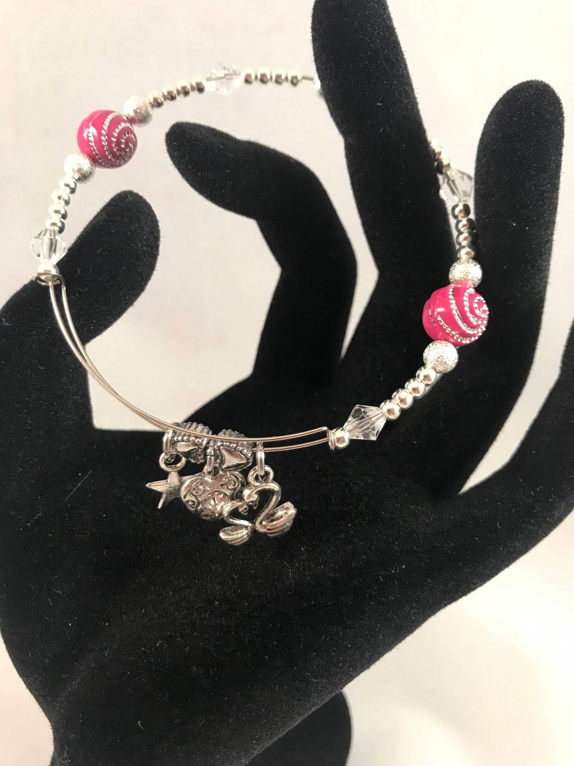 Rosa Mit Silberfarbenem Single Stackable Memory Wire Armband - Stern, Herz Klarem Kristall Und Schwänen von LoveLeeBling