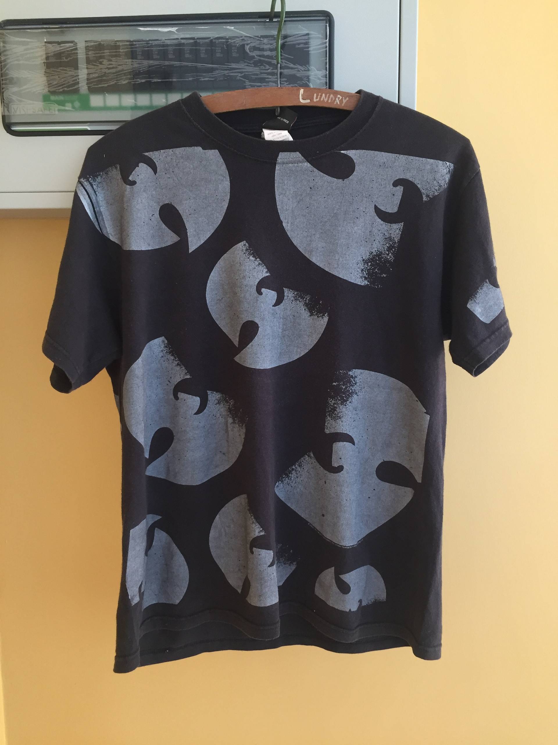 Vtg Y2K Wutang T-Shirt Vtg Y2K Wutang T-Shirt von LoveLittleClothings