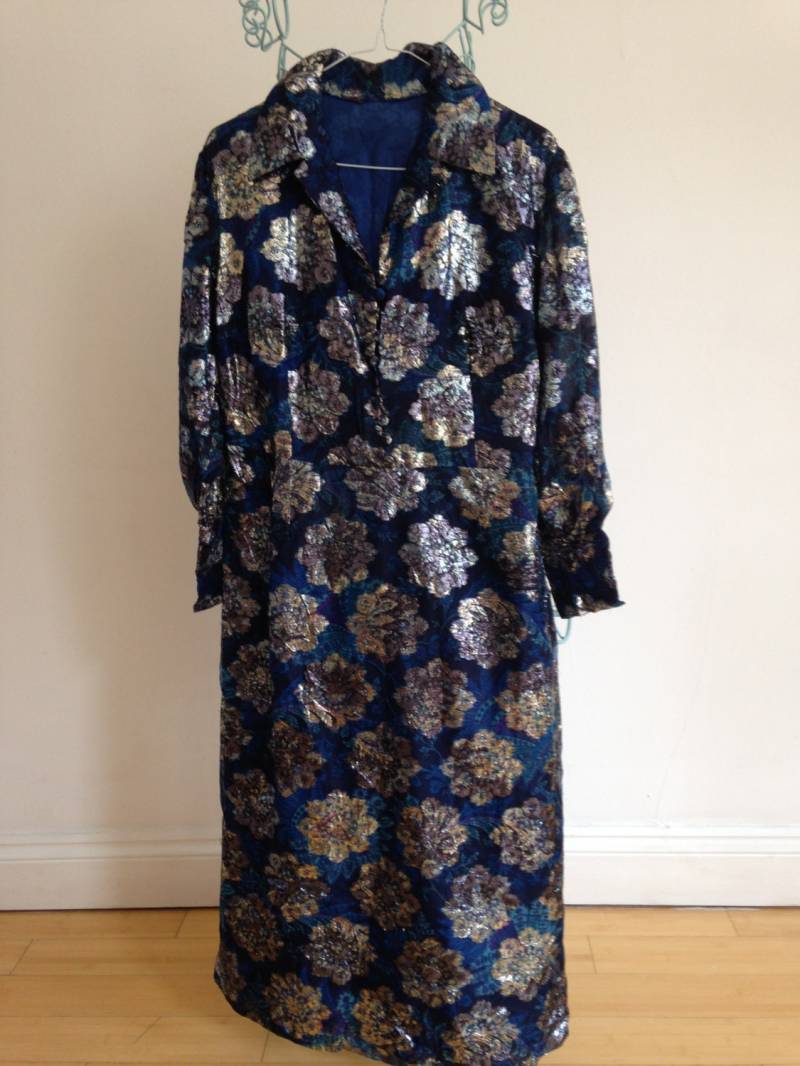 Vintage 1970Er Cocktailkleid/Metallic Blau Hemdkleid von LoveMeDoVintageShop