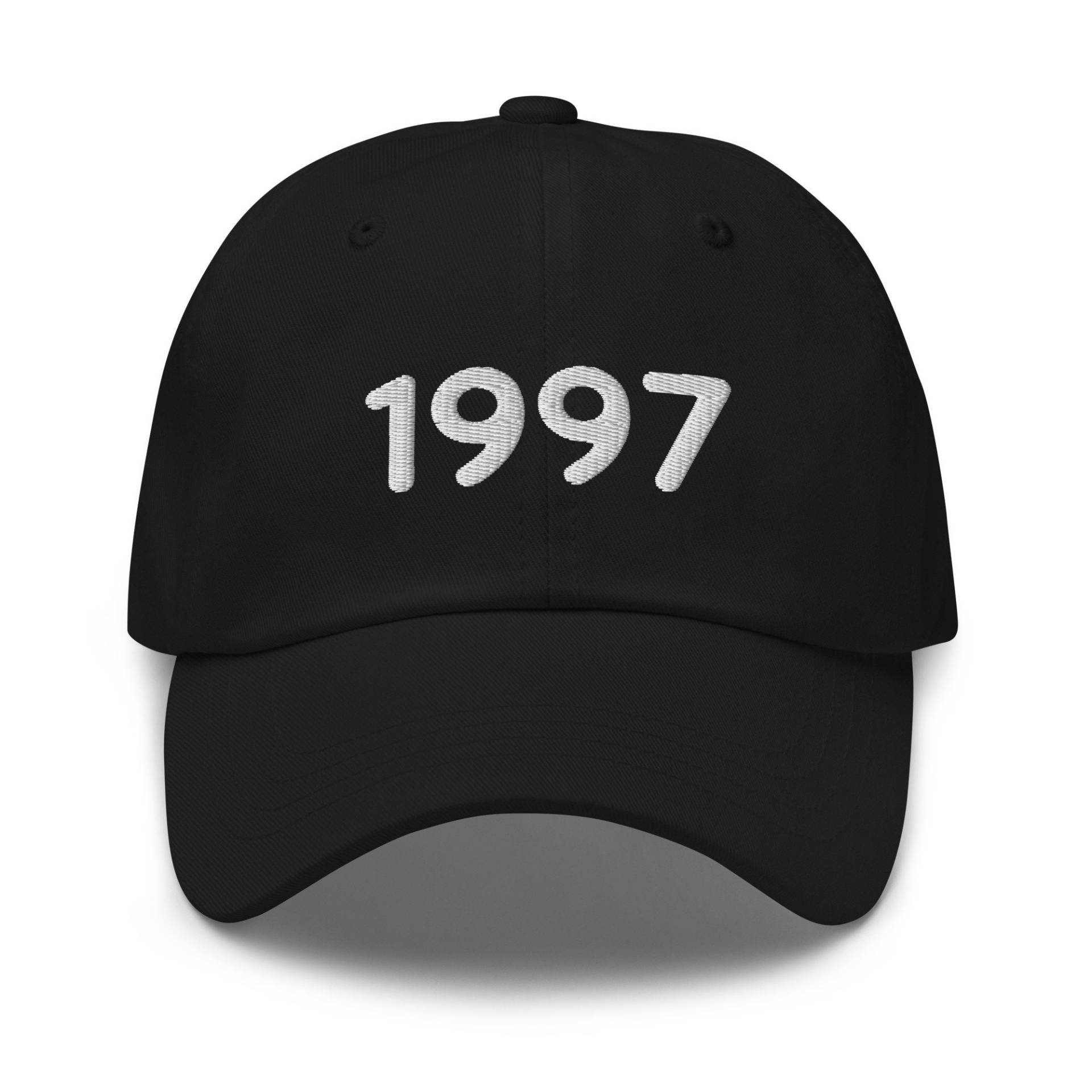 1997 Geburtstagsmütze Für Männer Stickerei Papa Mütze Baseball Cap Frauen 26. Geburtstag Geschenk Sie von LoveMeLoveMyShirts