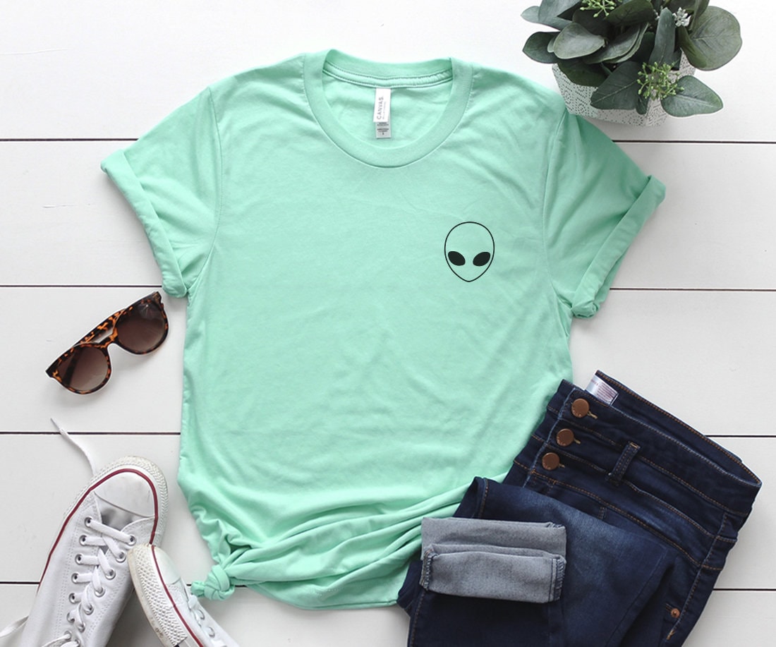 Alien Pocket T-Shirt Lustige T-Shirts Bestickt Tumblr Womens Graphic Tees Shirts Für Teenager-Mädchen Geschenke Frauen Tshirt von LoveMeLoveMyShirts