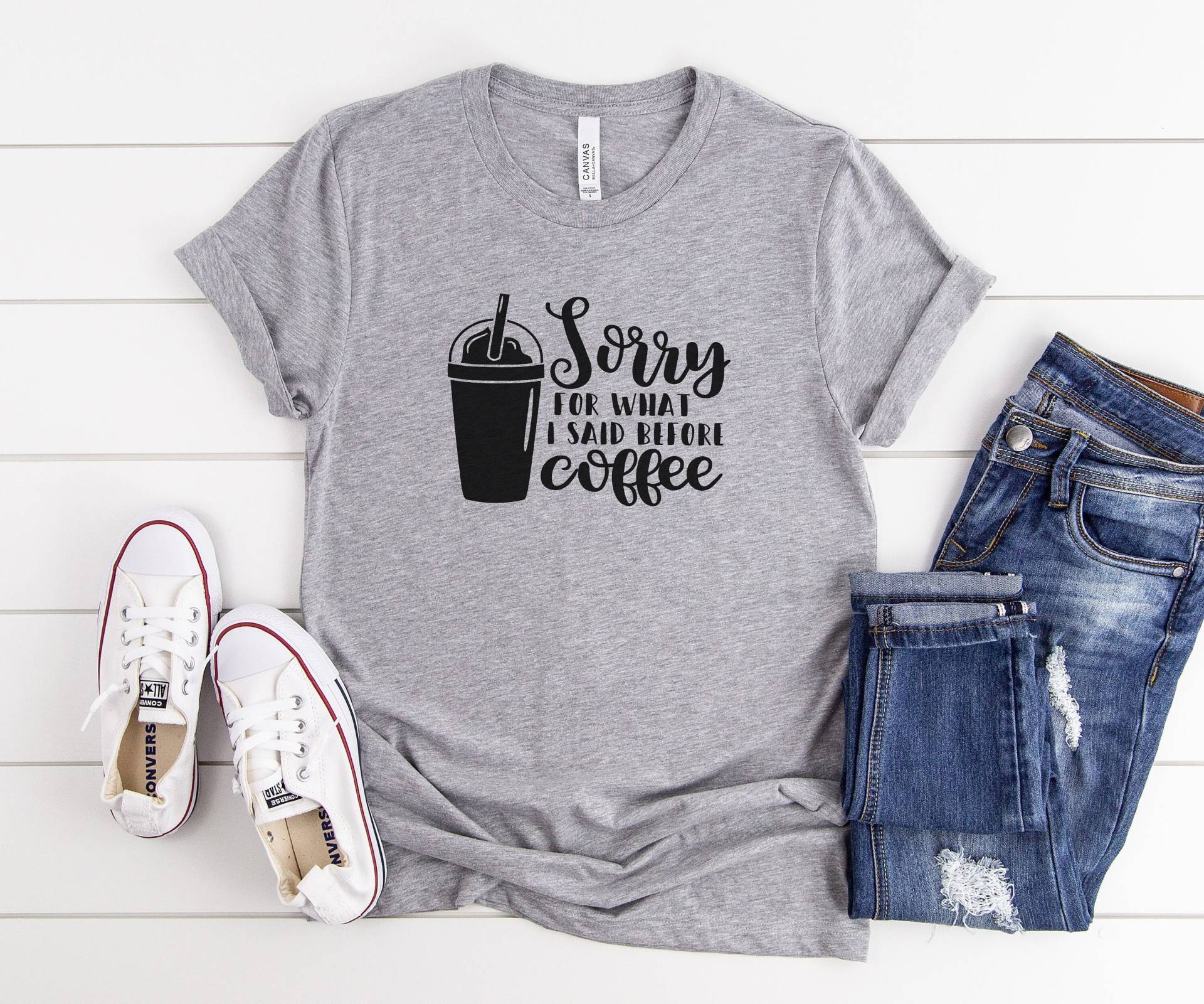 Entschuldigung Für Das, Was Ich Vor Dem Kaffee Gesagt Habe Lustige Shirts Frauen Mit Zitaten Grafik-T-Shirt Damen-T-Shirt Kaffee-Liebhaber-Geschenk von LoveMeLoveMyShirts