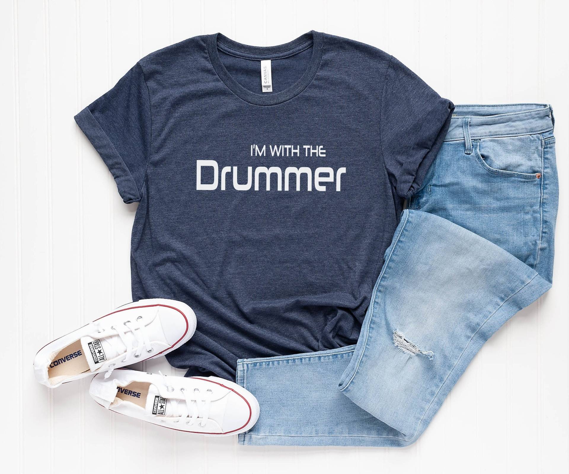 Ich Bin Mit Dem Schlagzeuger T-Shirts Für Frauen Grafik-T-Shirt T-Shirt Zitaten Druck Tshirt Musik Geschenke von LoveMeLoveMyShirts