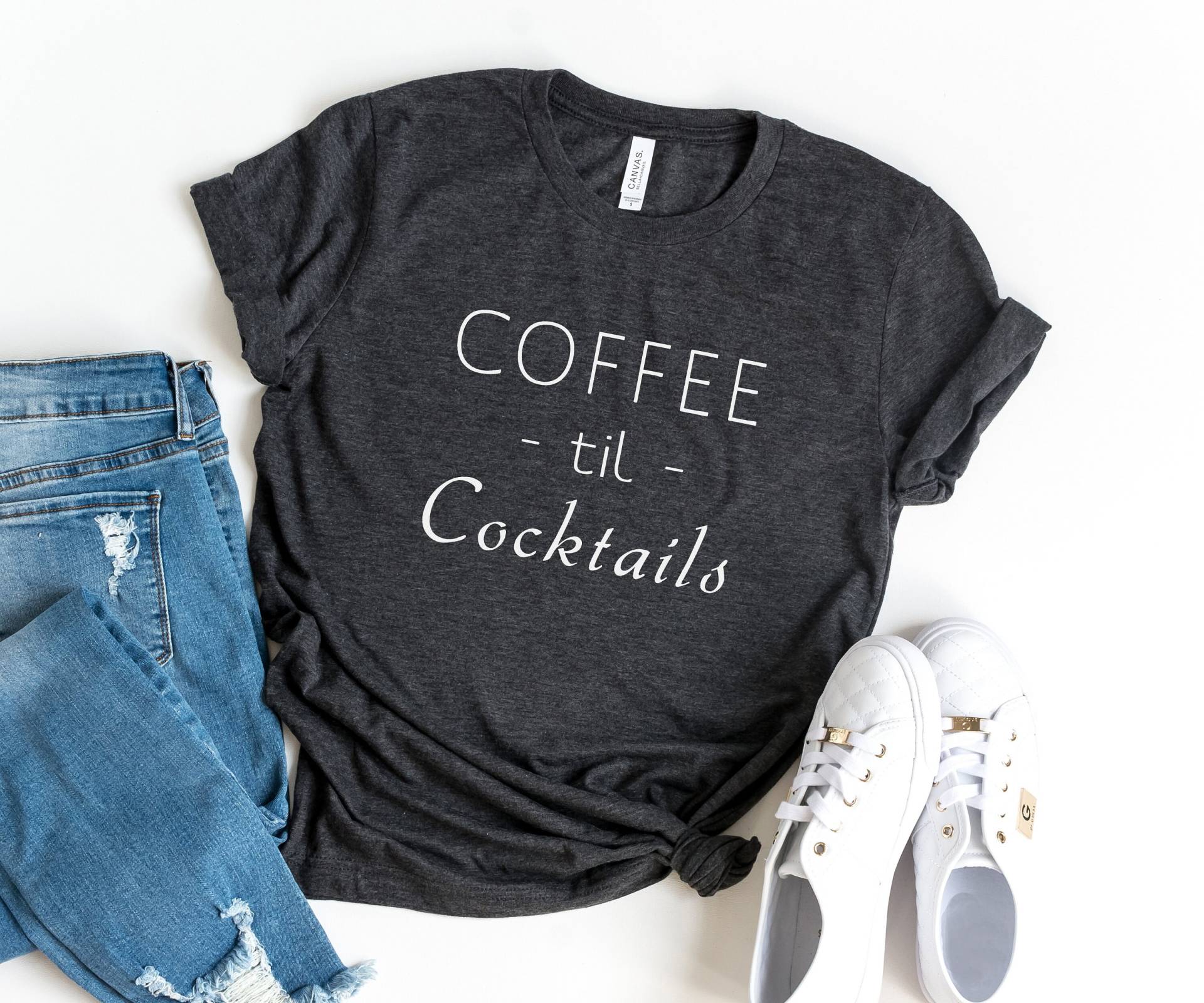 Kaffee Til Cocktails Lustiges T-Shirt Für Frauen Shirt Mit Sprüchen Grafik Kaffeeliebhaber Geschenk von LoveMeLoveMyShirts