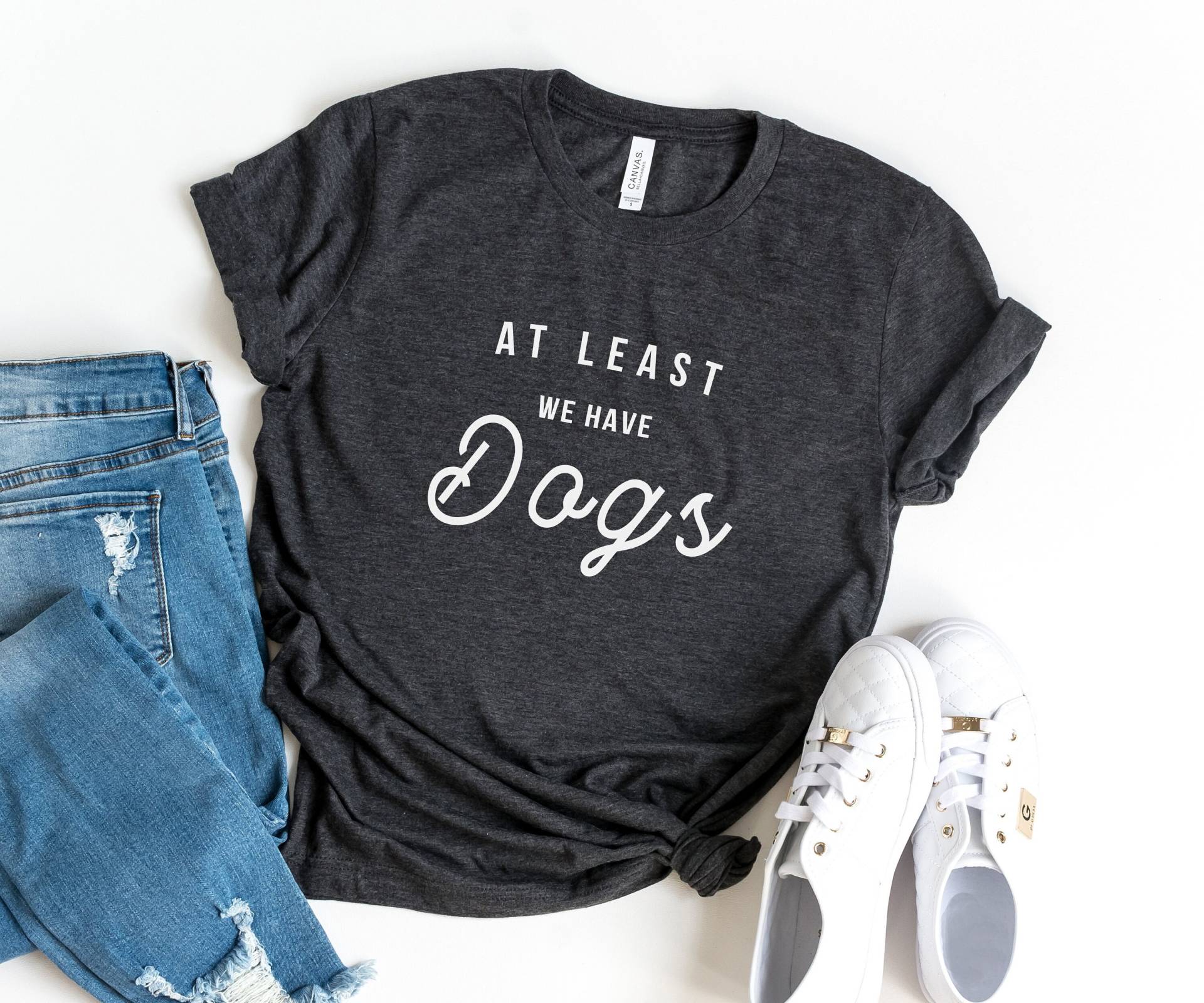 Mindestens Haben Wir Hunde Lustige Shirts Für Frauen Shirt Mit Hund Zitate Grafik T-Shirts Tops Sprüche Tshirt Geschenke Sie von LoveMeLoveMyShirts