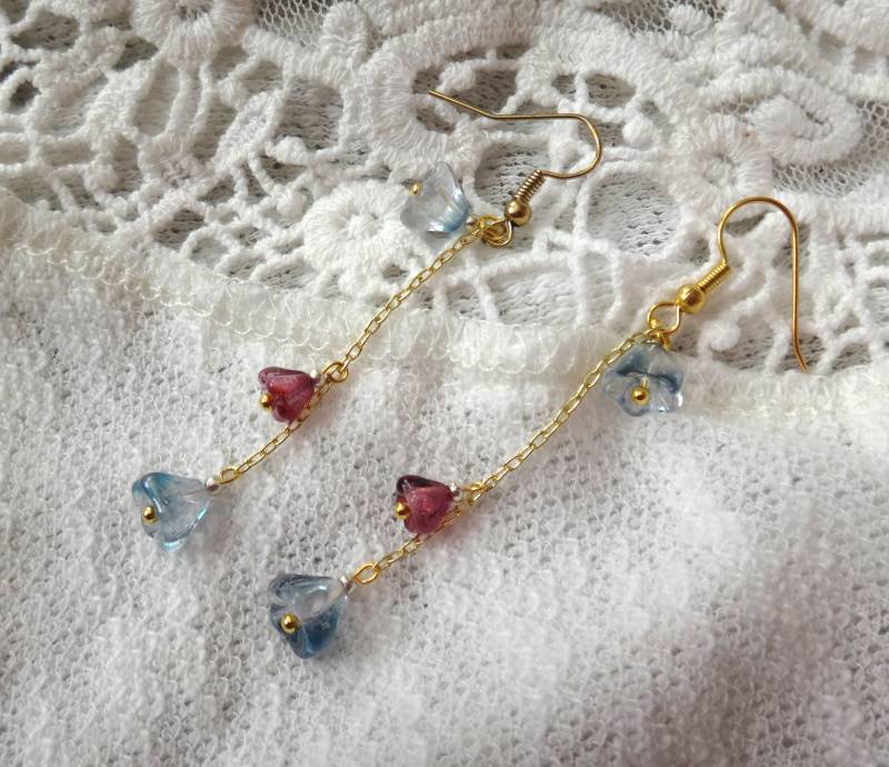 Klar Blau Und Lila Blume Perlen Gold-Ton-Ohrringe Klar Blau Und Lila Blume Perlen Gold-Ton-Ohrringe von LoveMisaStyle
