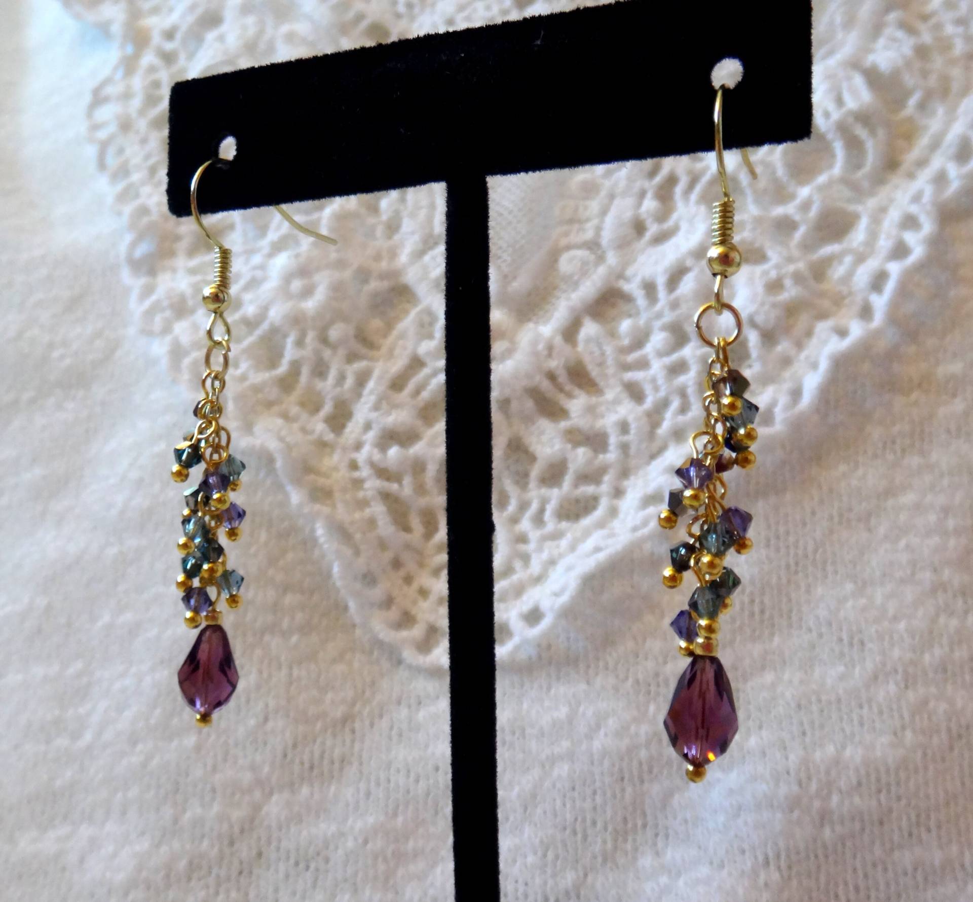 Lila Perlen Und Blau Swarovski Ohrringe Lila Perlen Und Blau Swarovski Ohrringe von LoveMisaStyle