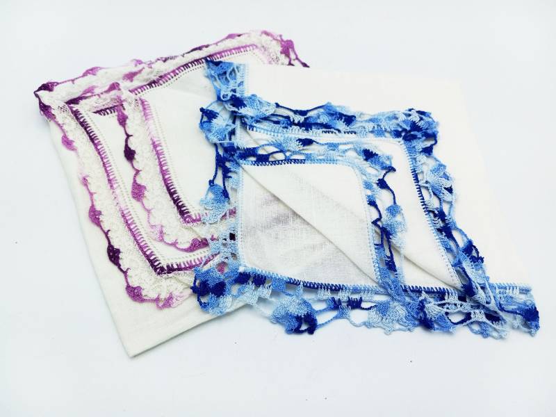 Gehäkelte Vintage Taschentücher - Aus Weißem Leinen, Lila Und Weiß, Blau Weiß 1950Er Jahre Hand Gehäkelte Gehäkelte Vintage Taschentücher - Aus Weißem Leinen, Lila Und Weiß, Blau Weiß 1950Er Jahre Hand Gehäkelte von LoveNStuff14