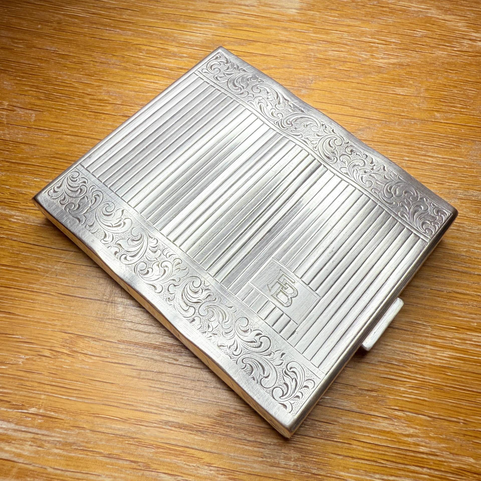 Retro Zigaretten Etui - Vintage Alpacca Rk Silberauflage, Ornament-Design, 7, 5 × 9 cm, Monogramm „Fb" von LovePlusVintage