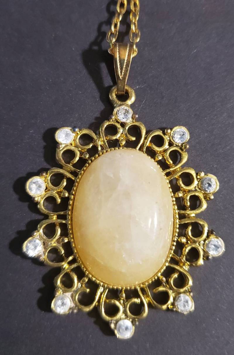 Chalcedon Und Strass Goldene Halskette von LoveRocksLapidary