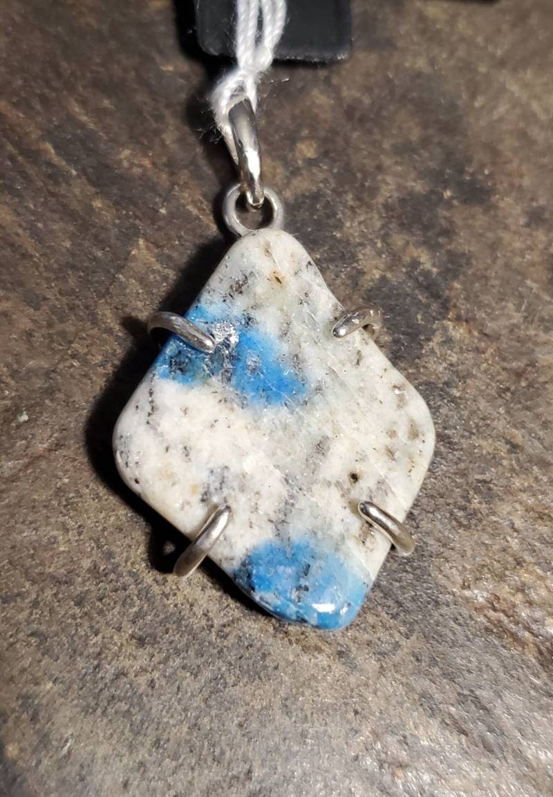 Freiform K2 Stein Anhänger in Sterling Silber von LoveRocksLapidary