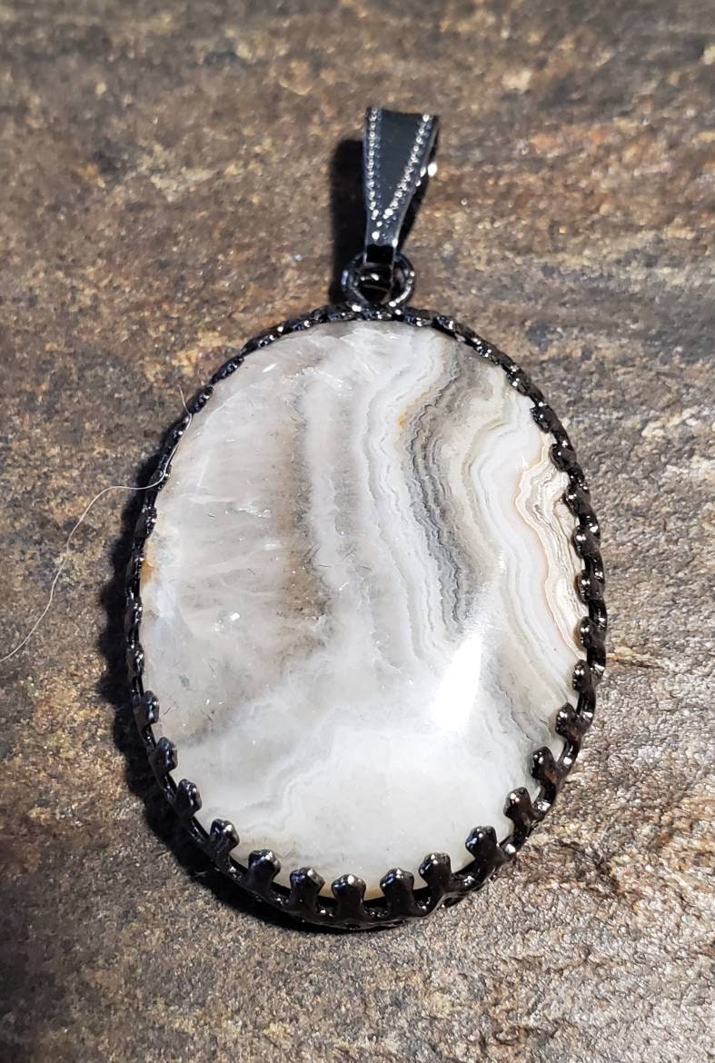 Gebrandes Gray-Agat in Einfacher Montage Mit Filigree von LoveRocksLapidary