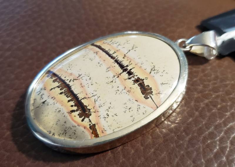 Großer Pinsel Jaspis Anhänger in Schlichter Fassung von LoveRocksLapidary