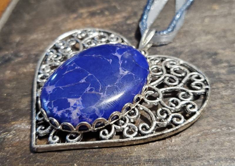 Howlite in Silberherzkette von LoveRocksLapidary