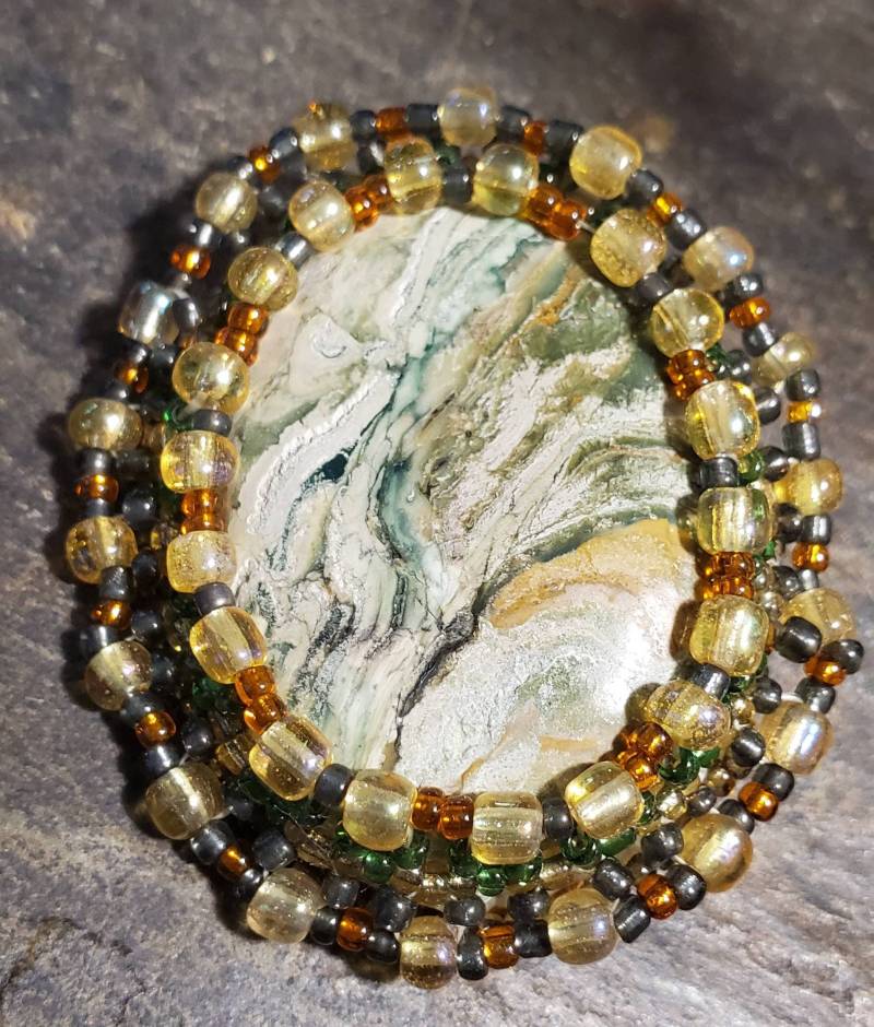 Kalaidescope-Jasper in Stickerei Perlen-Setting Brooch von LoveRocksLapidary