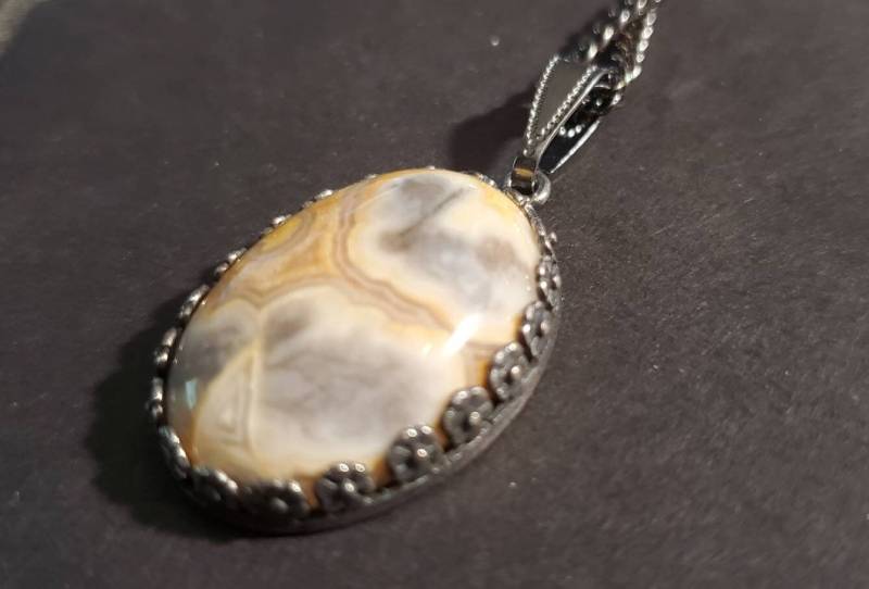 Lace Achat Cabochon in Hübscher Floraler Silbermontur von LoveRocksLapidary