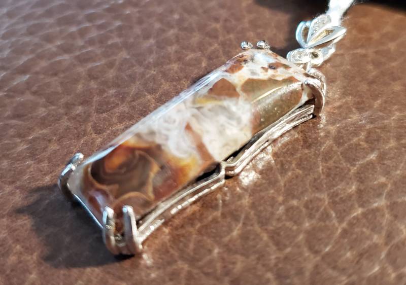 Rechteck Feuer Achat Anhänger Mit Cz Verzierung von LoveRocksLapidary