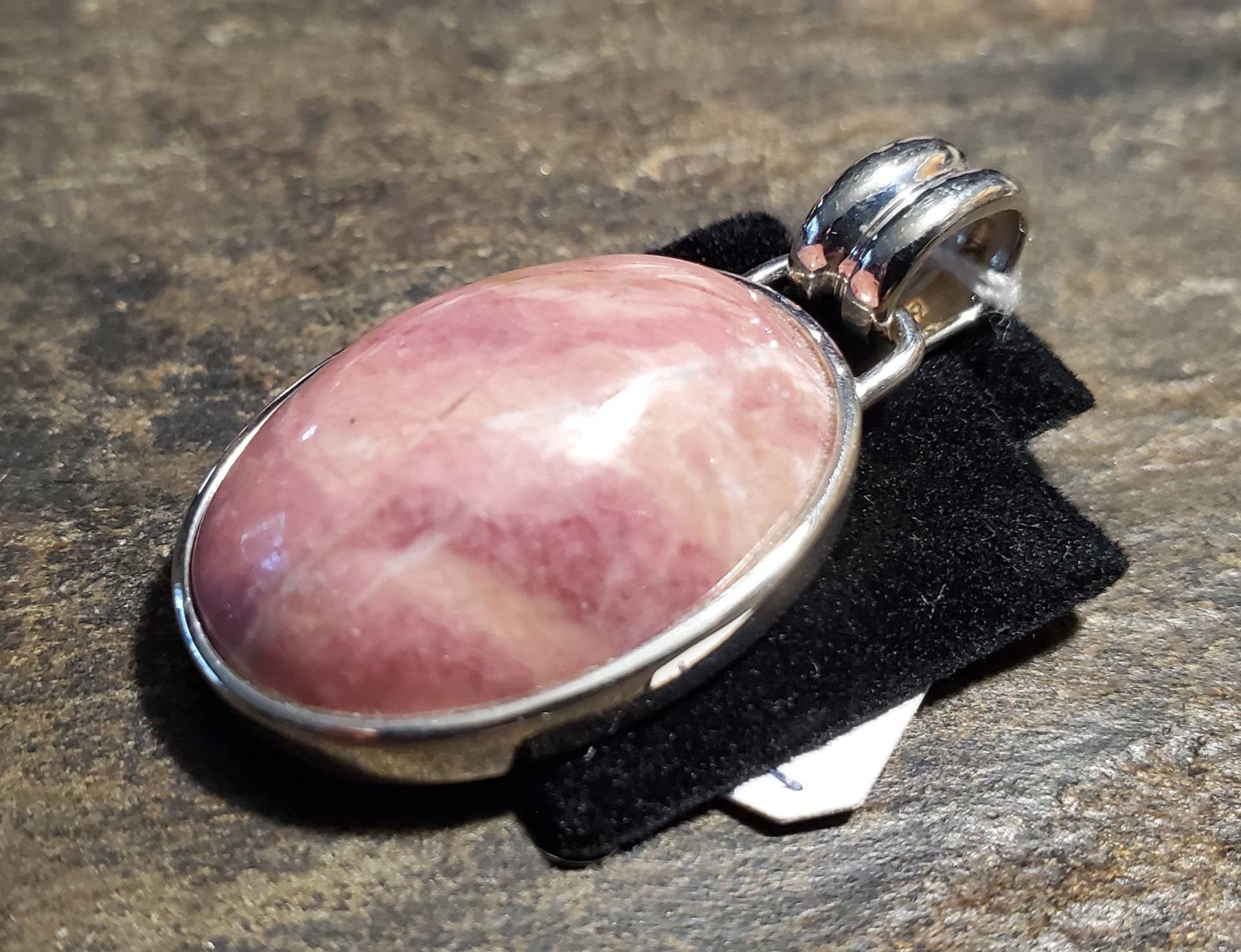 Rhodonit in Einfacher Fassung von LoveRocksLapidary