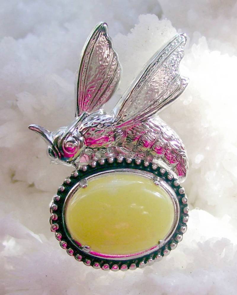 Serpentine in Bumble Bee Brooch von LoveRocksLapidary